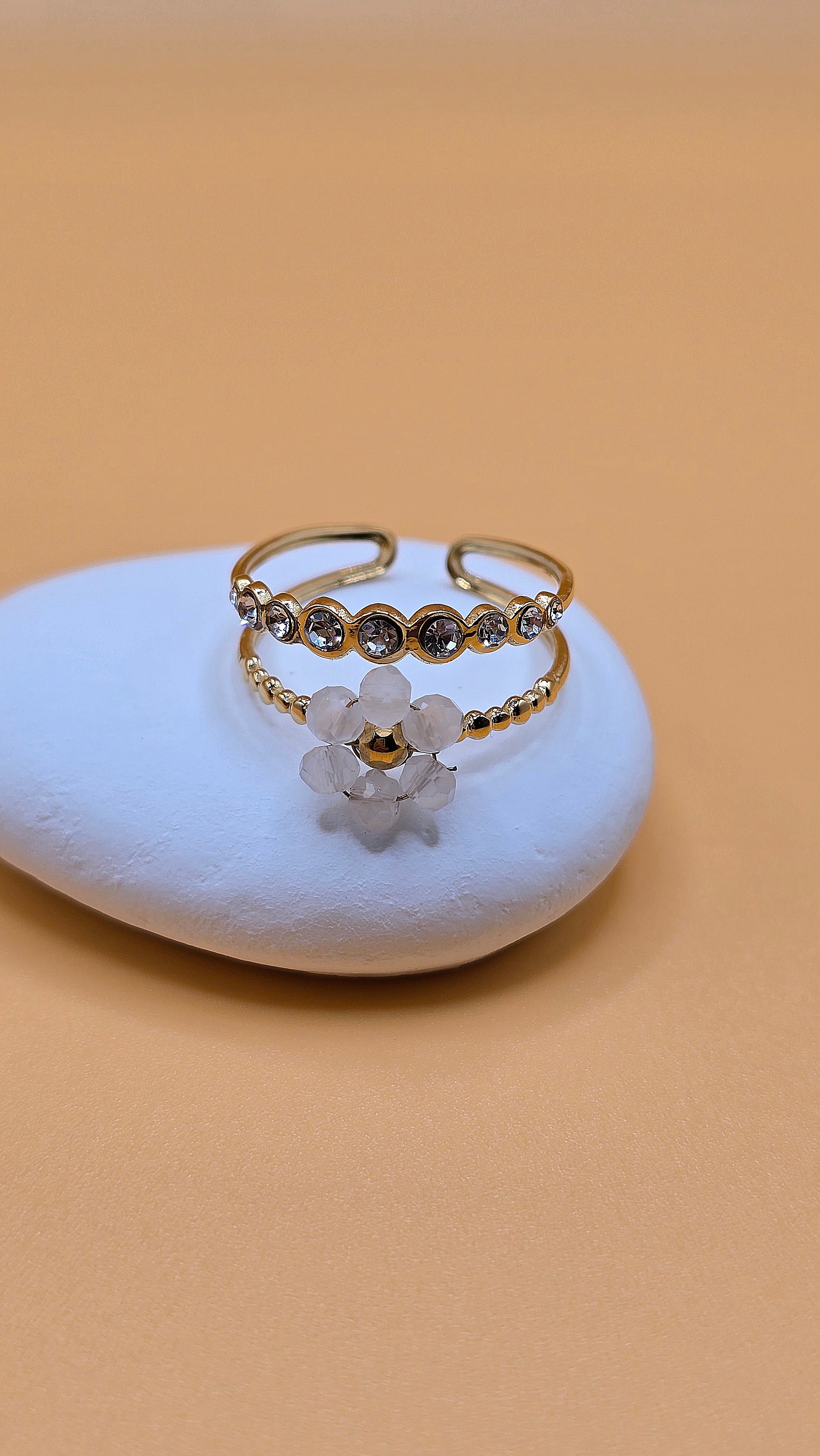 Bague florale blanche