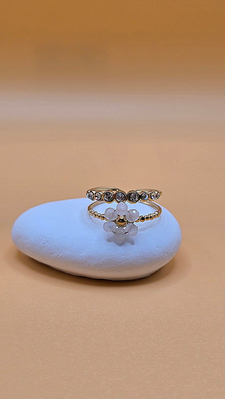 Bague florale blanche
