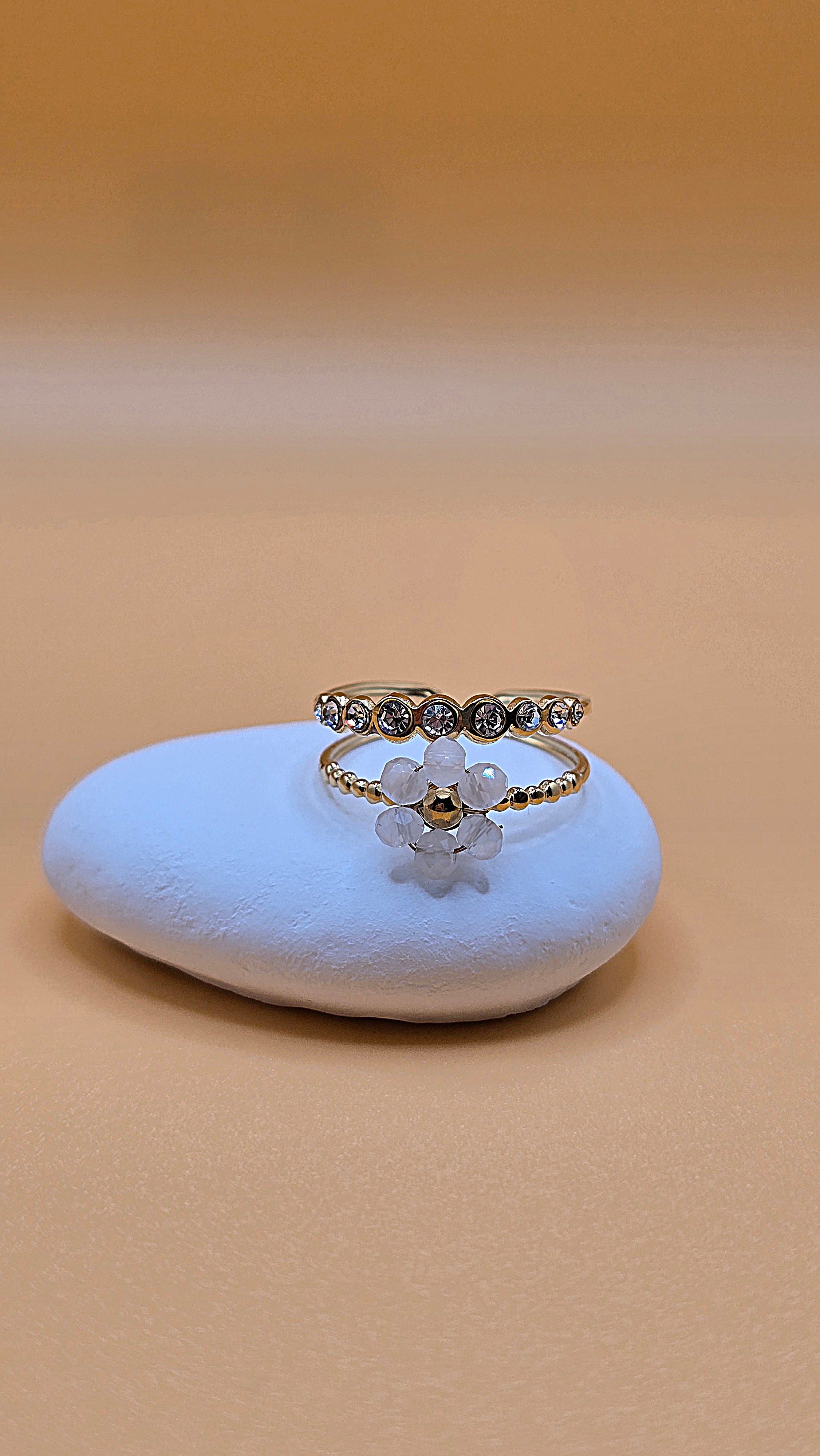 Bague florale blanche