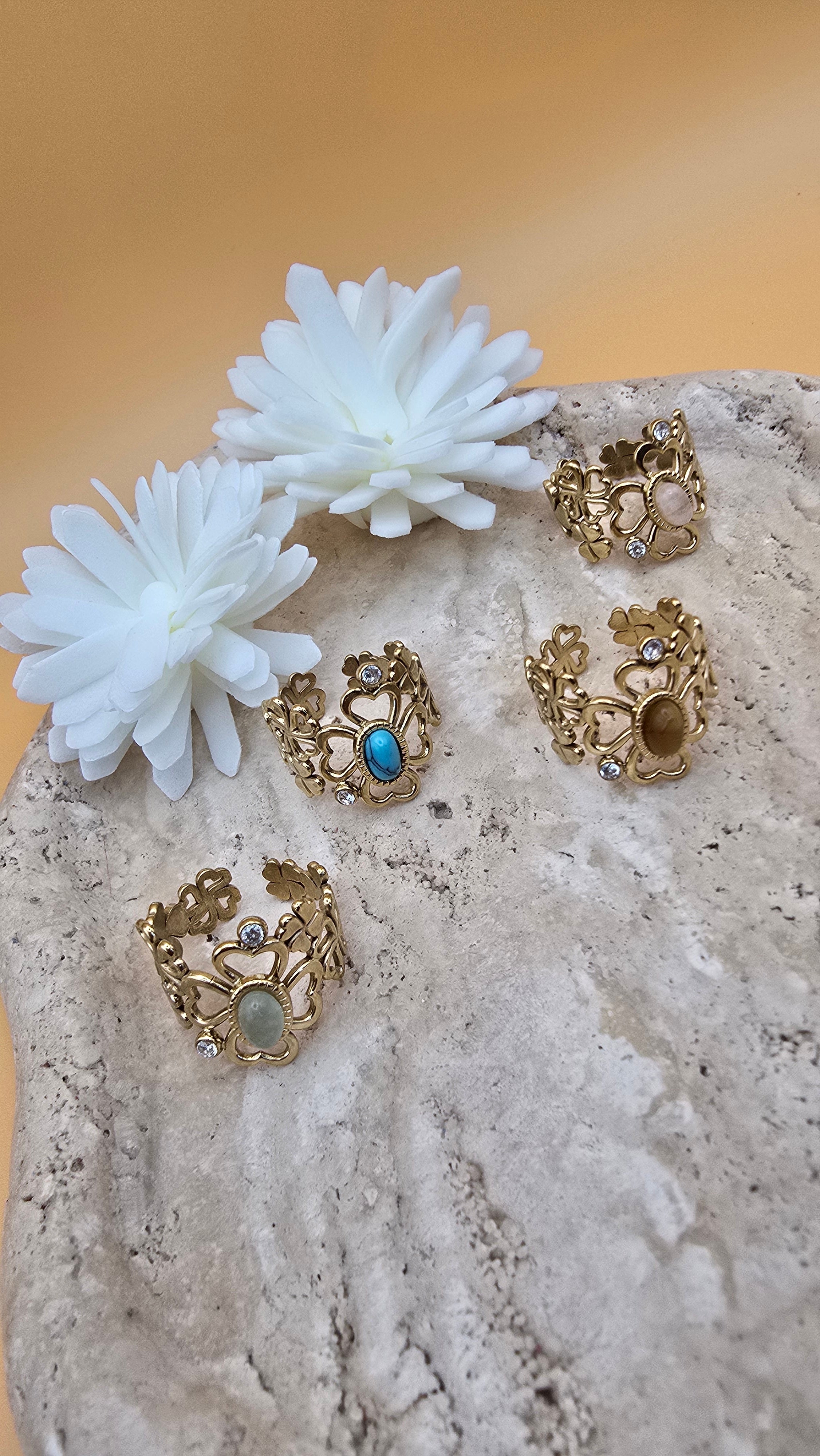 Bague trèfle beige rosé