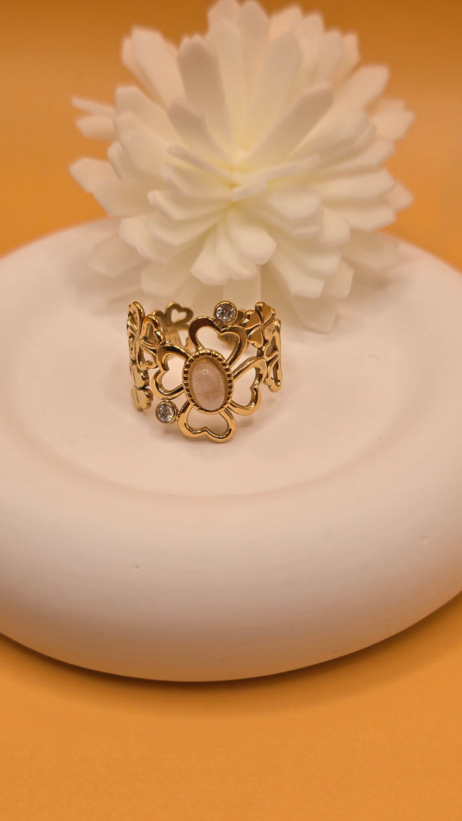 Bague trèfle beige rosé