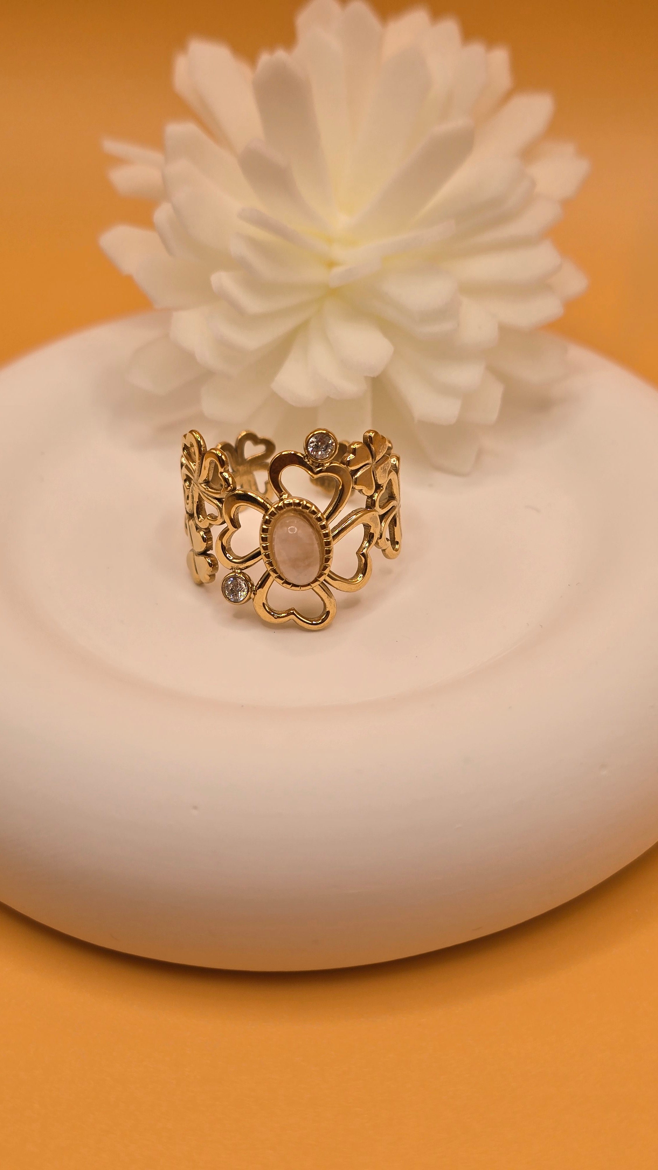 Bague trèfle beige rosé