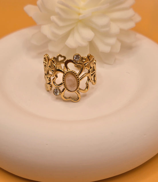 Bague trèfle beige rosé